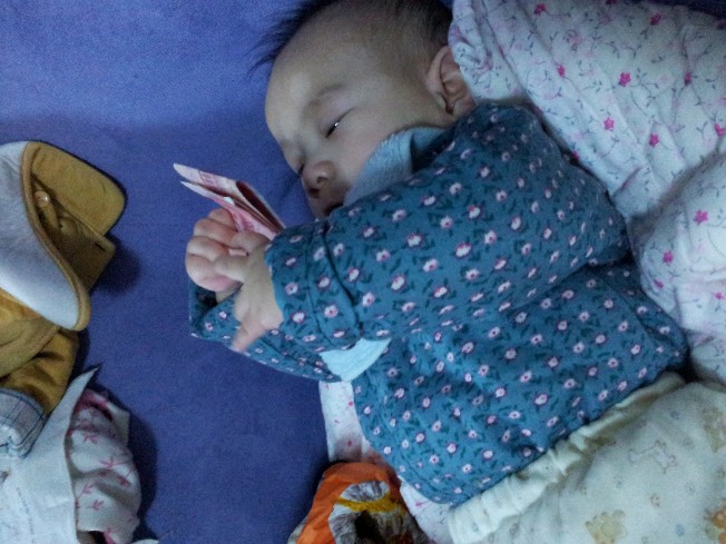 会拿着钱不放了